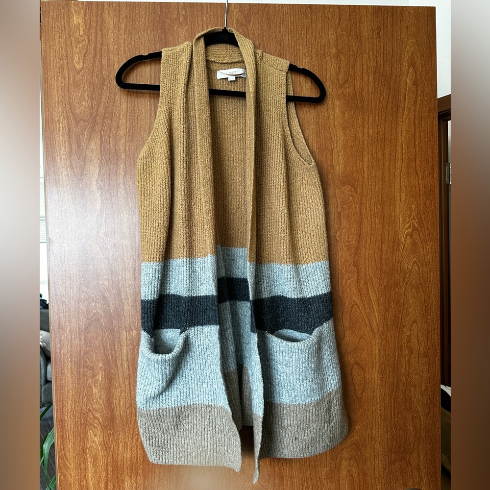 Size xs/s LOFT sweater vest. Tan/Gray